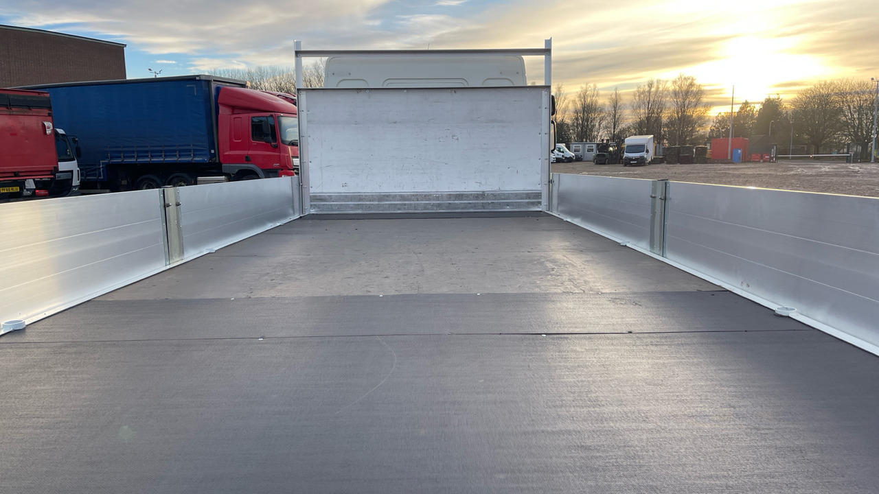 شاحنات مسطحة DAF LF 180: صورة 14