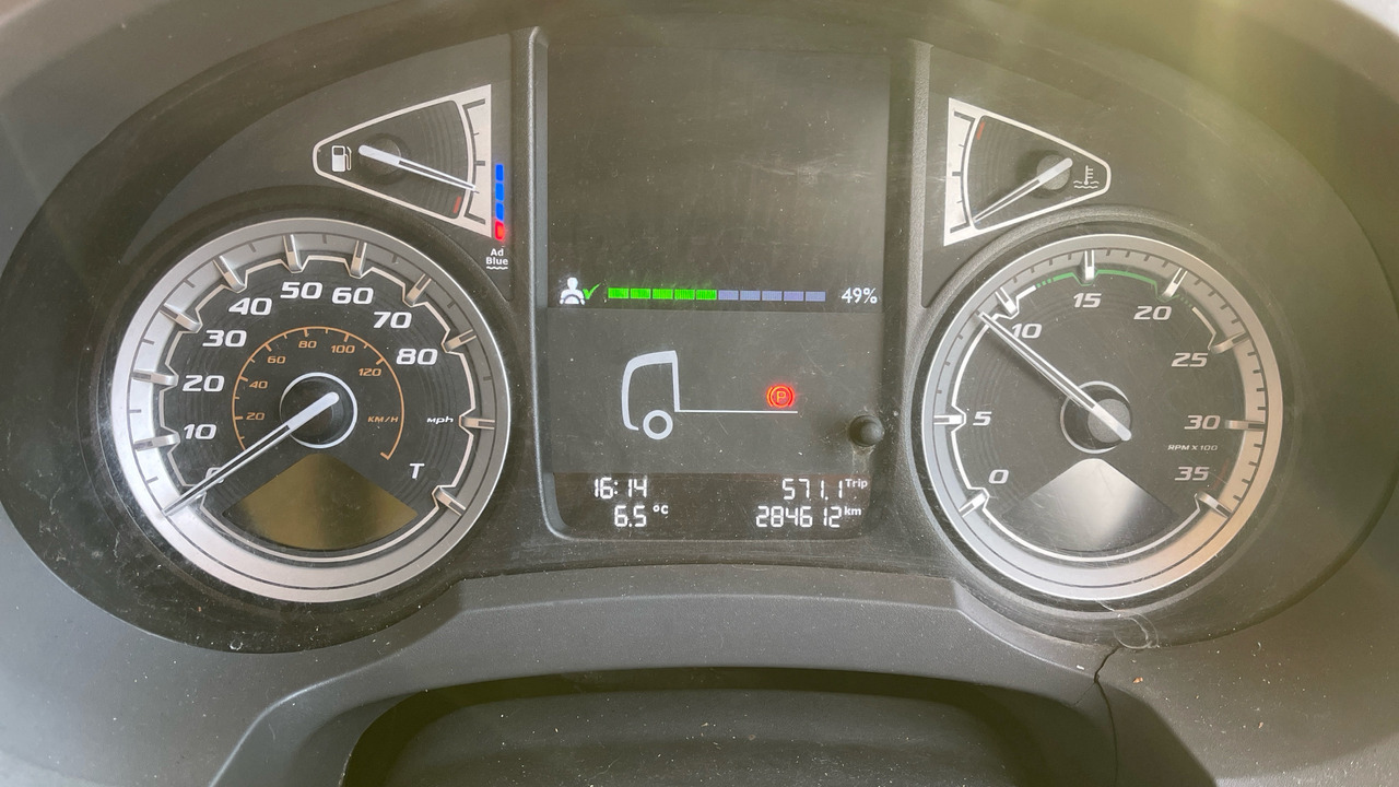 شاحنات مسطحة DAF LF 180: صورة 18