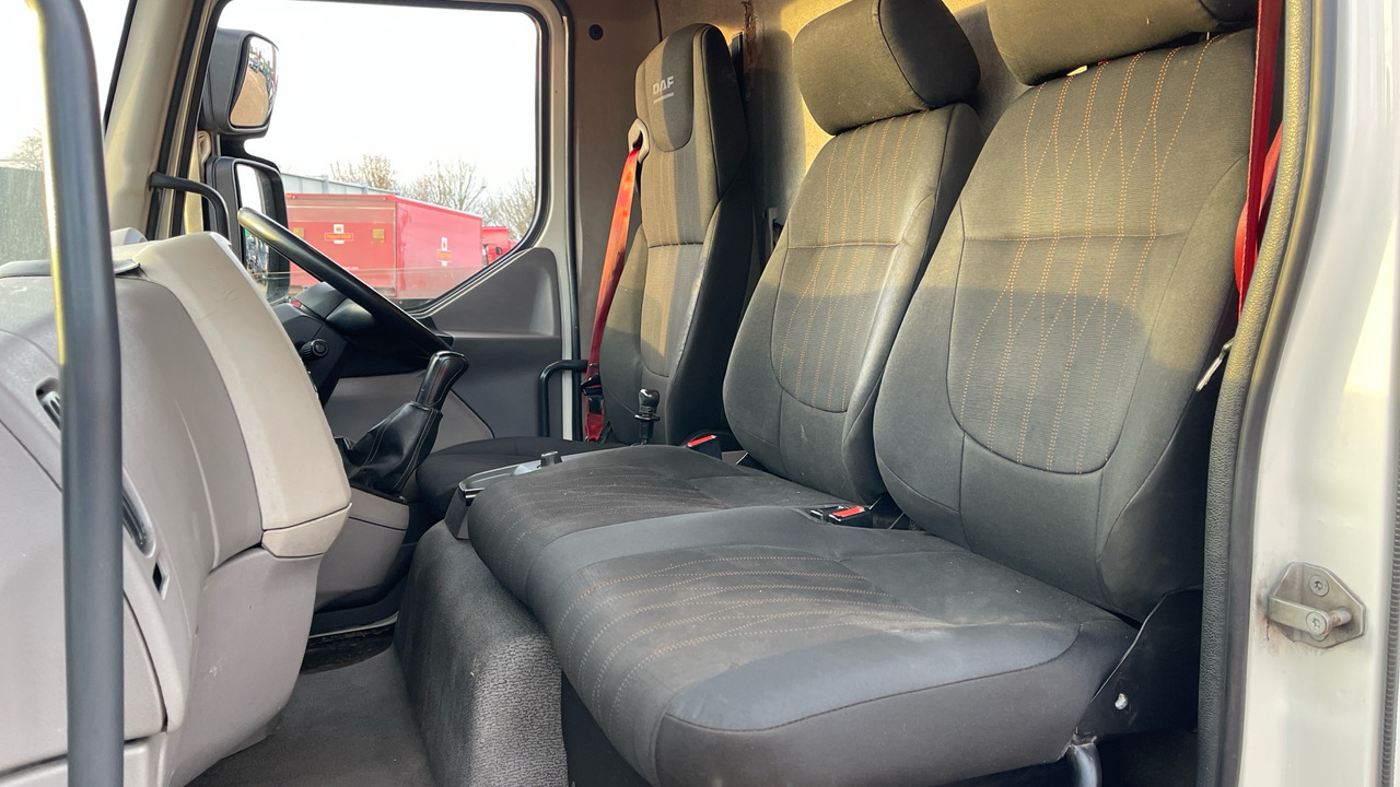 شاحنات مسطحة DAF LF 180: صورة 16