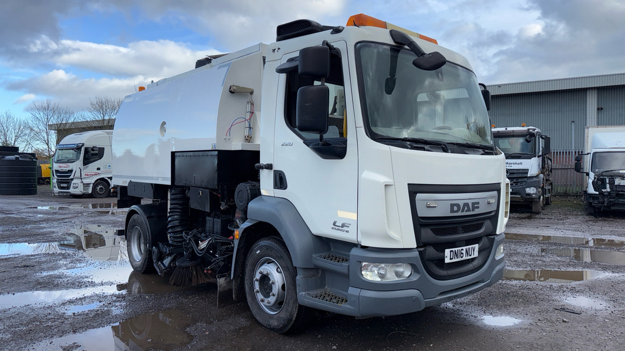 DAF LF 220 - سياره كنس شوارع: صورة 1 DAF LF 220 - سياره كنس شوارع: صورة 1