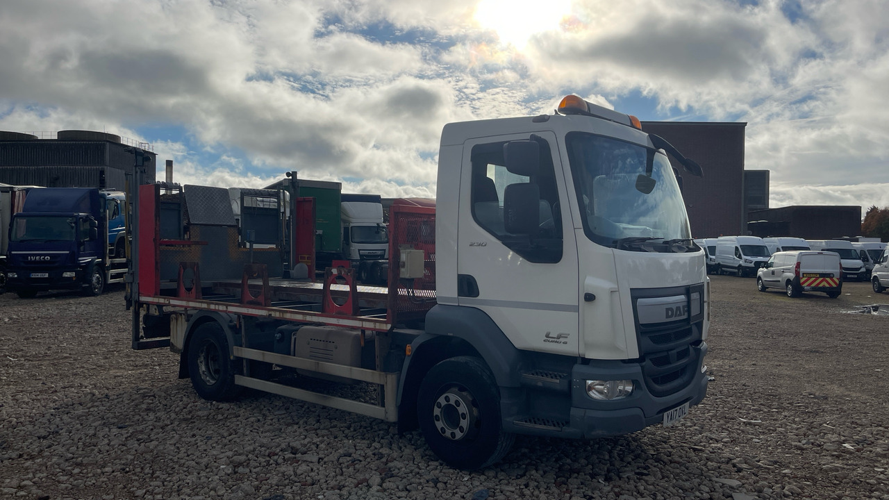 DAF LF 230 - شاحنات مسطحة: صورة 1 DAF LF 230 - شاحنات مسطحة: صورة 1