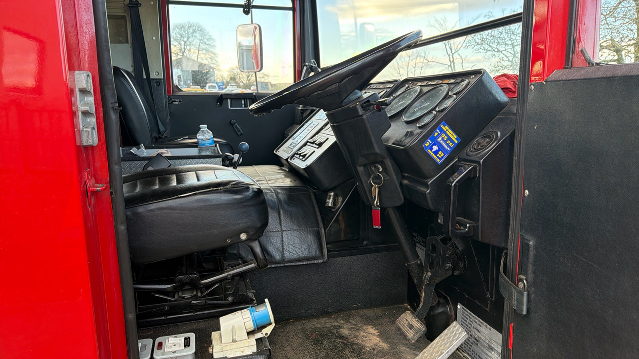 DENNIS RS 135 - سيارة إطفاء: صورة 5 DENNIS RS 135 - سيارة إطفاء: صورة 5