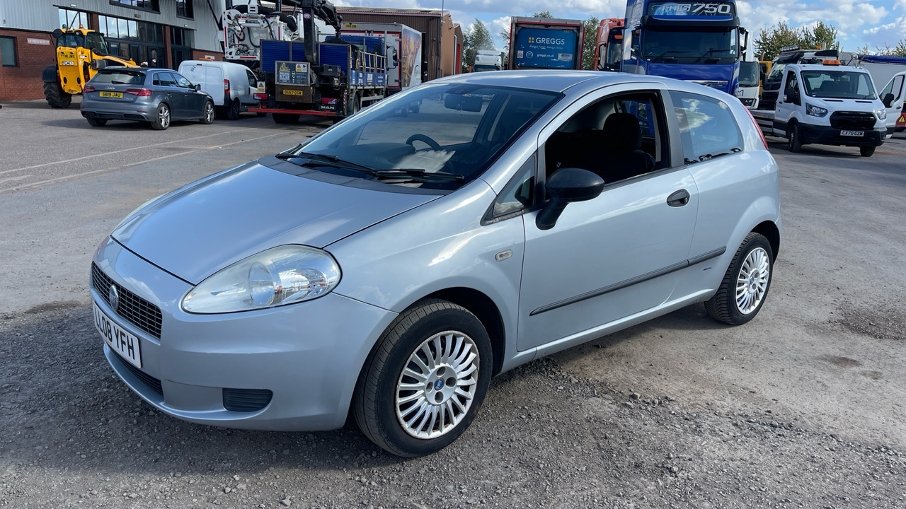 FIAT PUNTO 1.2 Active GRANDE - هاتشباك: صورة 2 FIAT PUNTO 1.2 Active GRANDE - هاتشباك: صورة 2