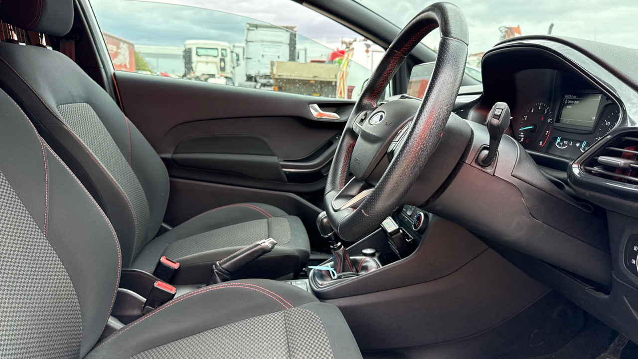 FORD FIESTA 1.0 MHEV Sport - سيارة: صورة 5 FORD FIESTA 1.0 MHEV Sport - سيارة: صورة 5