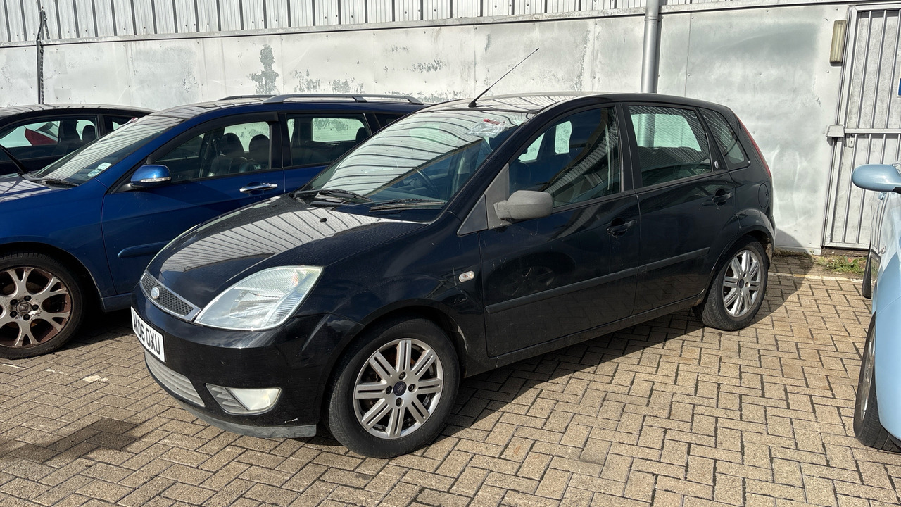 FORD FIESTA 1.6 GHIA - هاتشباك: صورة 2 FORD FIESTA 1.6 GHIA - هاتشباك: صورة 2