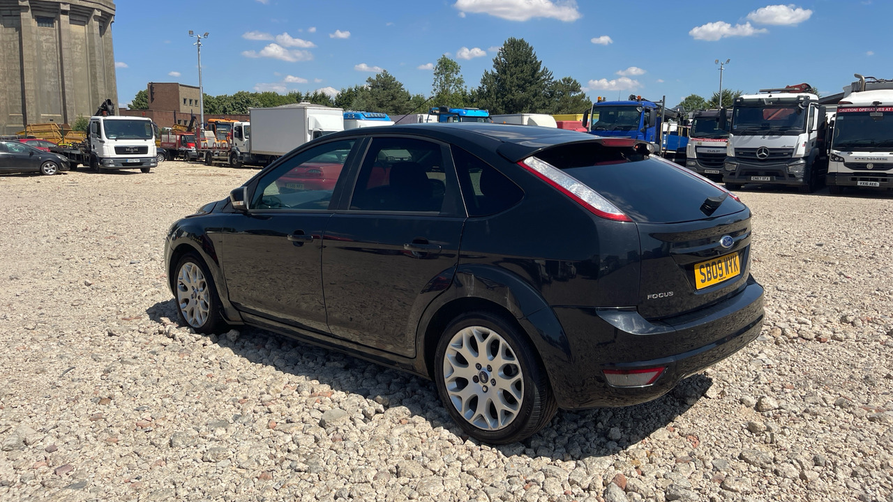 FORD FOCUS 115 1.8 TDCI - هاتشباك: صورة 3 FORD FOCUS 115 1.8 TDCI - هاتشباك: صورة 3