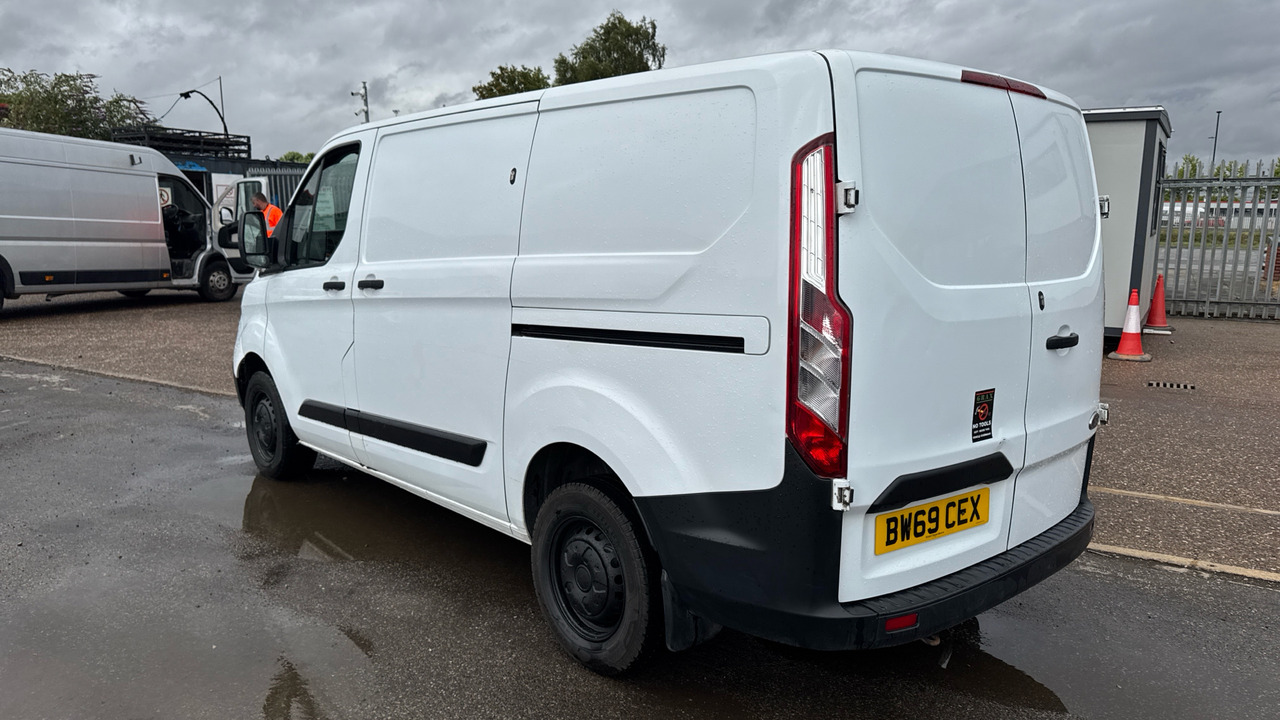 FORD TRANSIT CUSTOM 300 2.0 ECOBLUE 105PS - فان المدمجة: صورة 3 FORD TRANSIT CUSTOM 300 2.0 ECOBLUE 105PS - فان المدمجة: صورة 3