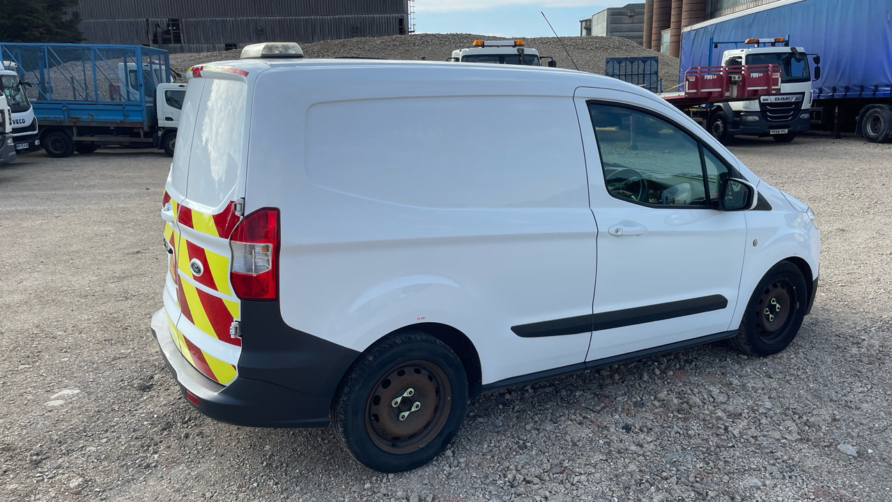 Ford Transit Courier 1.5 TDCI 95PS - فان المدمجة: صورة 4 Ford Transit Courier 1.5 TDCI 95PS - فان المدمجة: صورة 4