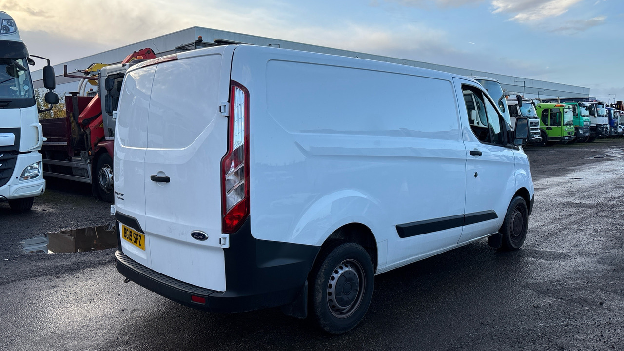 Ford Transit Custom 300 2.0 TDCi 105ps - فان المدمجة: صورة 4 Ford Transit Custom 300 2.0 TDCi 105ps - فان المدمجة: صورة 4