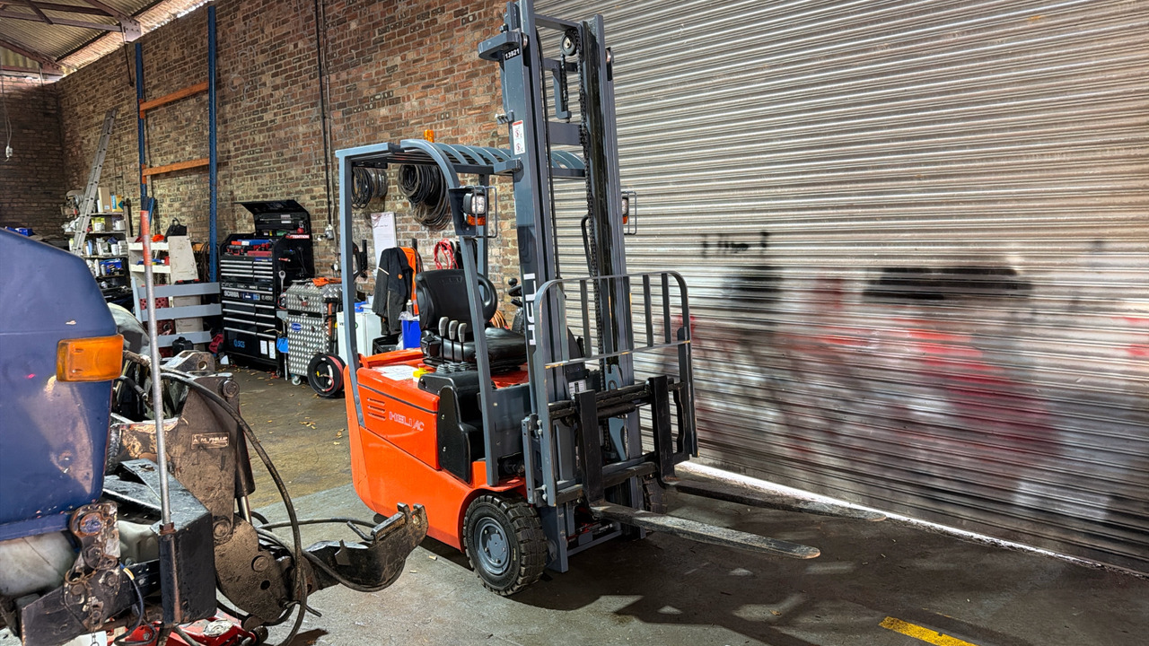 HELI FB315 - رافعة شوكية كهربائية: صورة 1 HELI FB315 - رافعة شوكية كهربائية: صورة 1