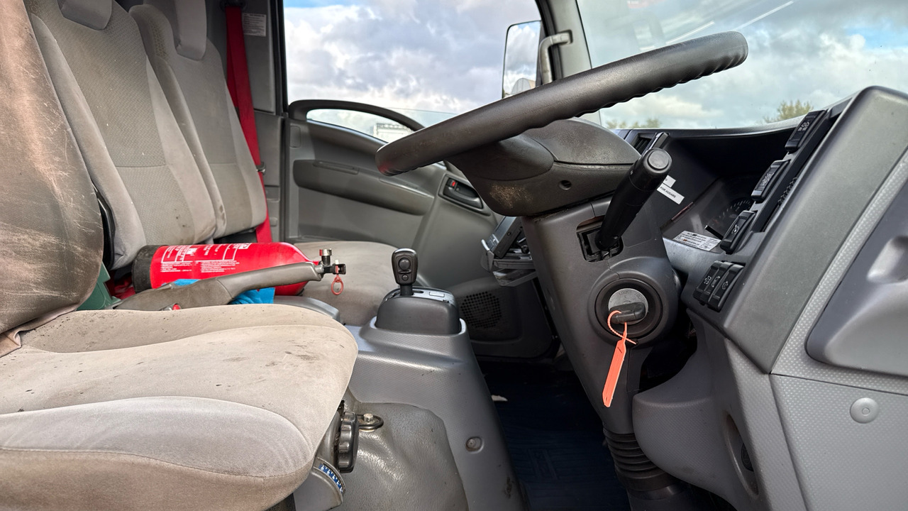 ISUZU FORWARD N75 - آلة أسفلت: صورة 5 ISUZU FORWARD N75 - آلة أسفلت: صورة 5