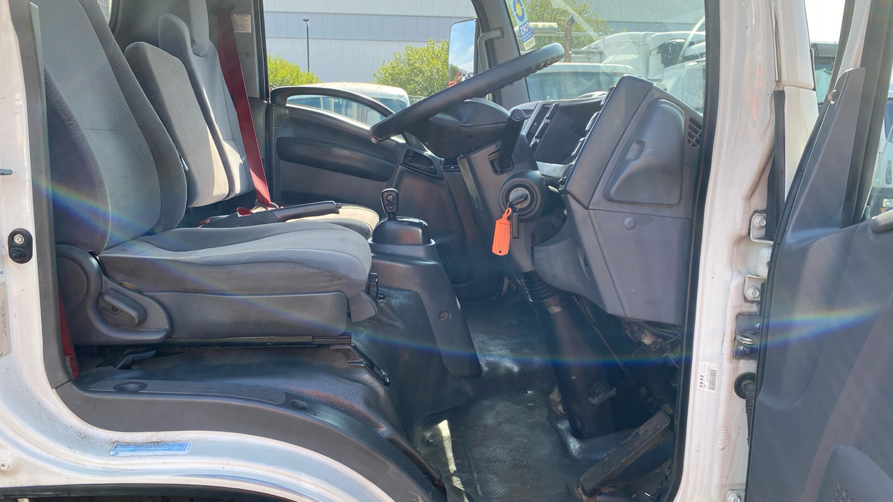 ISUZU N 75.190 - شاحنات مسطحة: صورة 5 ISUZU N 75.190 - شاحنات مسطحة: صورة 5