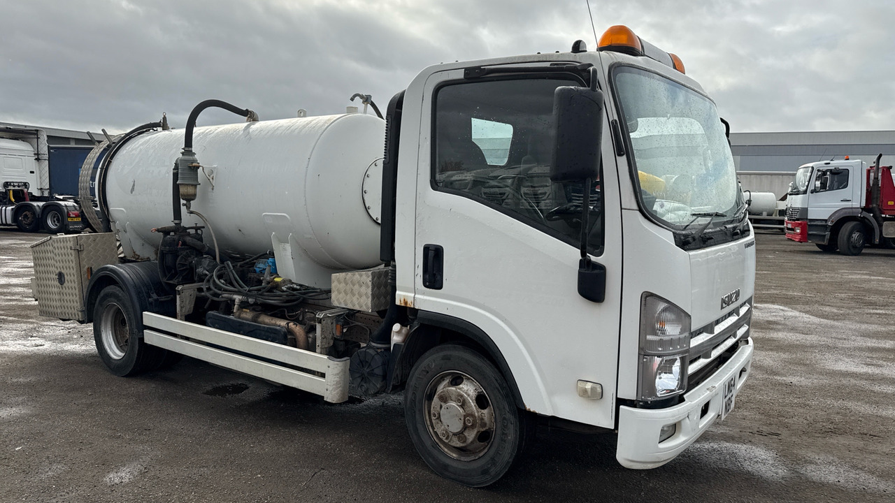 ISUZU N75 190 - شاحنة صهريج: صورة 1 ISUZU N75 190 - شاحنة صهريج: صورة 1