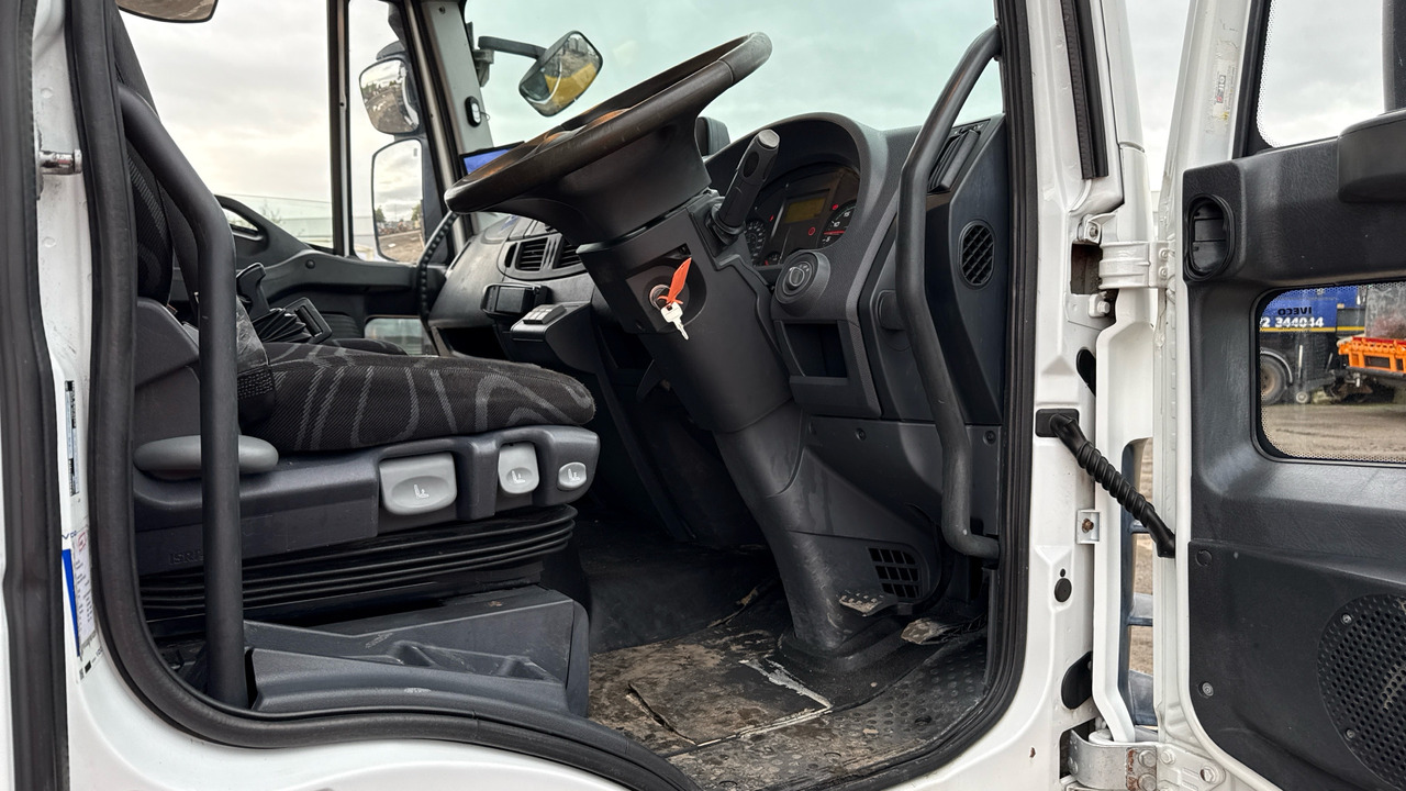IVECO EUROCARGO 180E25 - شاحنات مسطحة, شاحنة كرين: صورة 5 IVECO EUROCARGO 180E25 - شاحنات مسطحة, شاحنة كرين: صورة 5