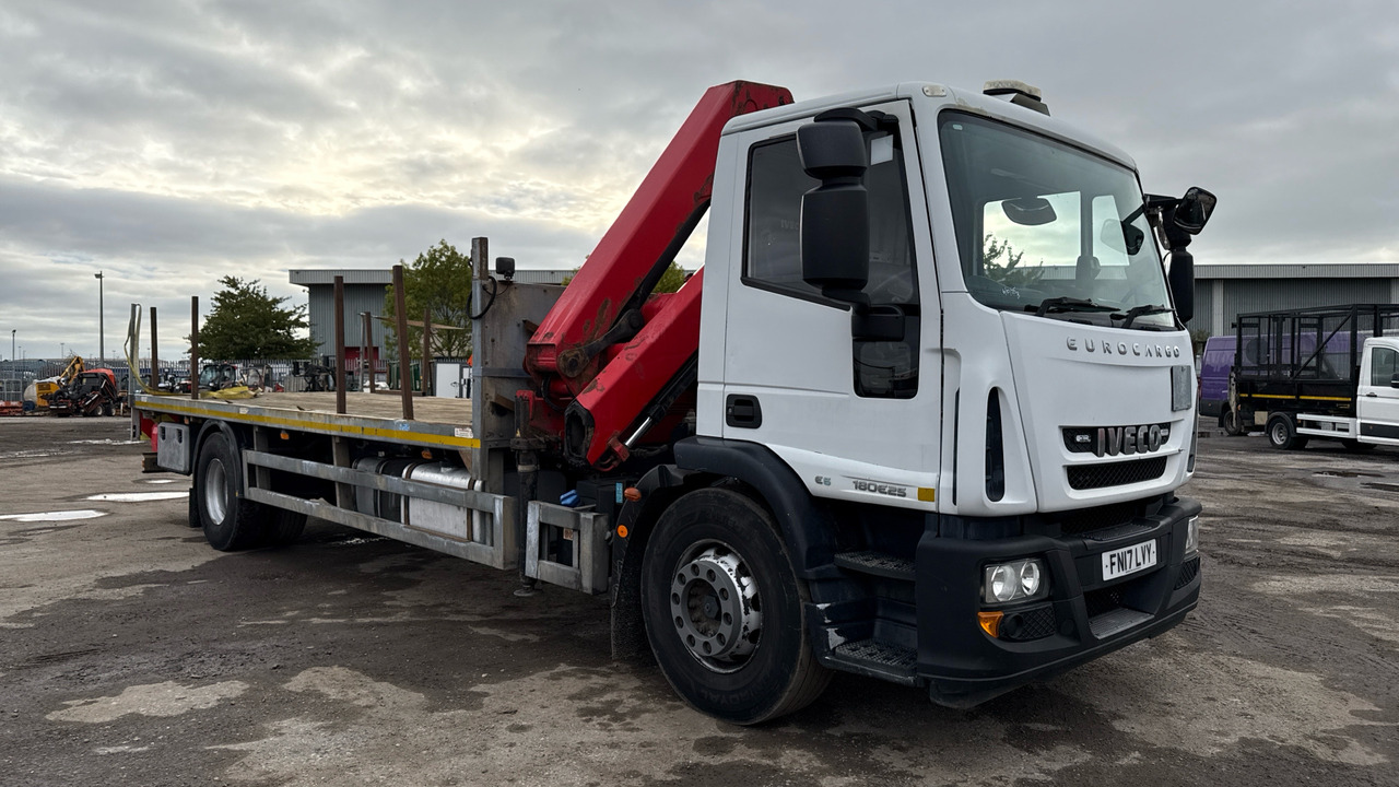 IVECO EUROCARGO 180E25 - شاحنات مسطحة, شاحنة كرين: صورة 1 IVECO EUROCARGO 180E25 - شاحنات مسطحة, شاحنة كرين: صورة 1