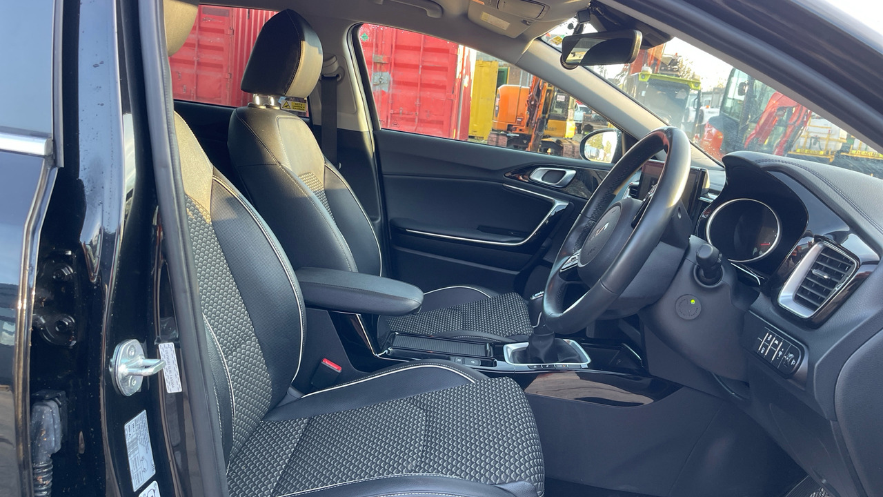 Kia Ceed 3 1.5 GDI ISG - سيارة ستيشن: صورة 5 Kia Ceed 3 1.5 GDI ISG - سيارة ستيشن: صورة 5