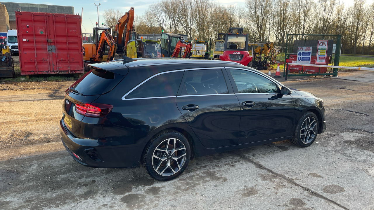 Kia Ceed 3 1.5 GDI ISG - سيارة ستيشن: صورة 4 Kia Ceed 3 1.5 GDI ISG - سيارة ستيشن: صورة 4