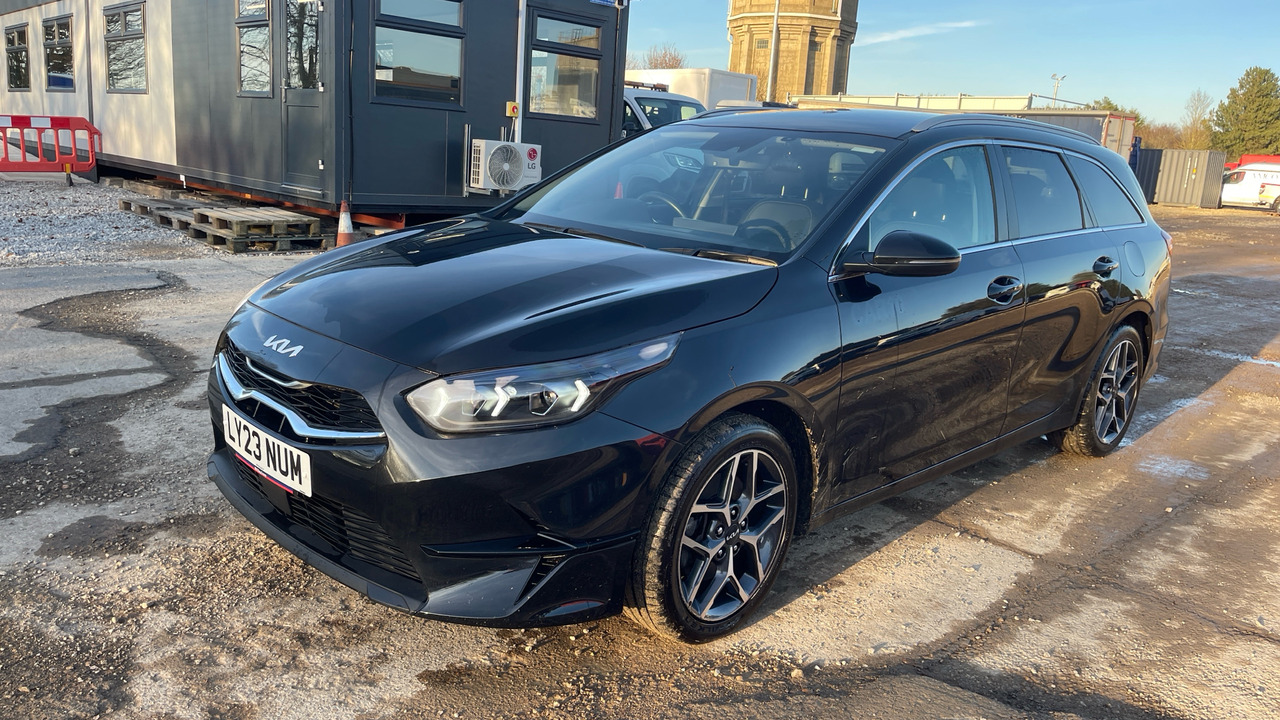 Kia Ceed 3 1.5 GDI ISG - سيارة ستيشن: صورة 2 Kia Ceed 3 1.5 GDI ISG - سيارة ستيشن: صورة 2