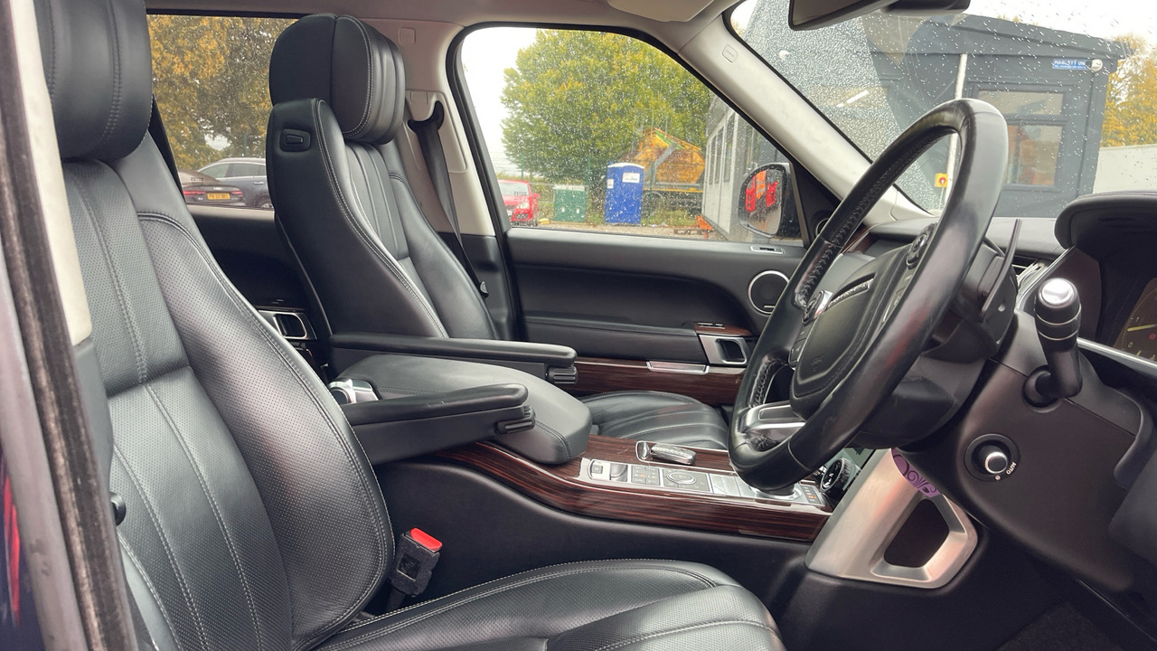 LAND ROVER RANGE ROVER 4.4 VOGUE SVR - سيارة ستيشن: صورة 5 LAND ROVER RANGE ROVER 4.4 VOGUE SVR - سيارة ستيشن: صورة 5