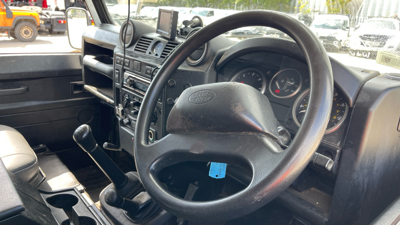 Land Rover Defender 110 TDCi - آليات: صورة 5 Land Rover Defender 110 TDCi - آليات: صورة 5