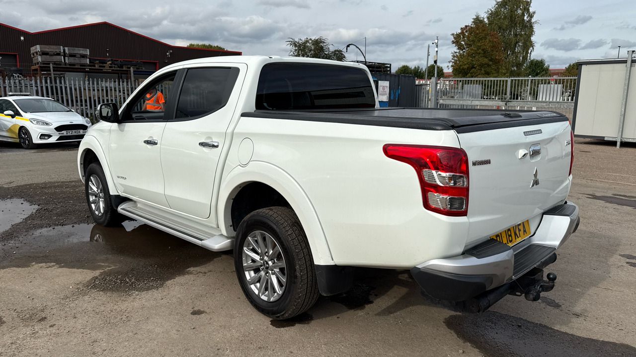 MITSUBISHI L200 2.4 DI-D Warrior - شاحنة البيك أب, الشاحنات الصغيرة كابينة مزدوجة: صورة 3 MITSUBISHI L200 2.4 DI-D Warrior - شاحنة البيك أب, الشاحنات الصغيرة كابينة مزدوجة: صورة 3