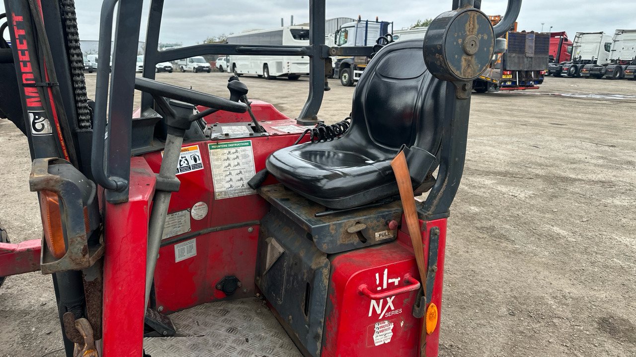 MOFFETT M4 20.3 - رافعة شوكية مثبتة على شاحنة: صورة 5 MOFFETT M4 20.3 - رافعة شوكية مثبتة على شاحنة: صورة 5
