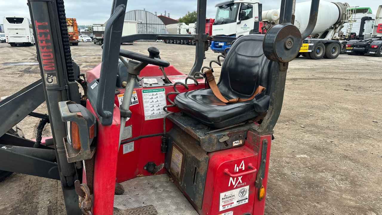 MOFFETT M4 20.3 - رافعة شوكية مثبتة على شاحنة: صورة 5 MOFFETT M4 20.3 - رافعة شوكية مثبتة على شاحنة: صورة 5
