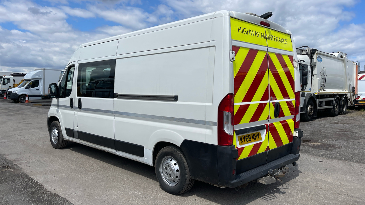 PEUGEOT BOXER 335 2.0 BLUEHDI PROFESSIONAL 130PS - الشاحنات الصغيرة كابينة مزدوجة: صورة 3 PEUGEOT BOXER 335 2.0 BLUEHDI PROFESSIONAL 130PS - الشاحنات الصغيرة كابينة مزدوجة: صورة 3