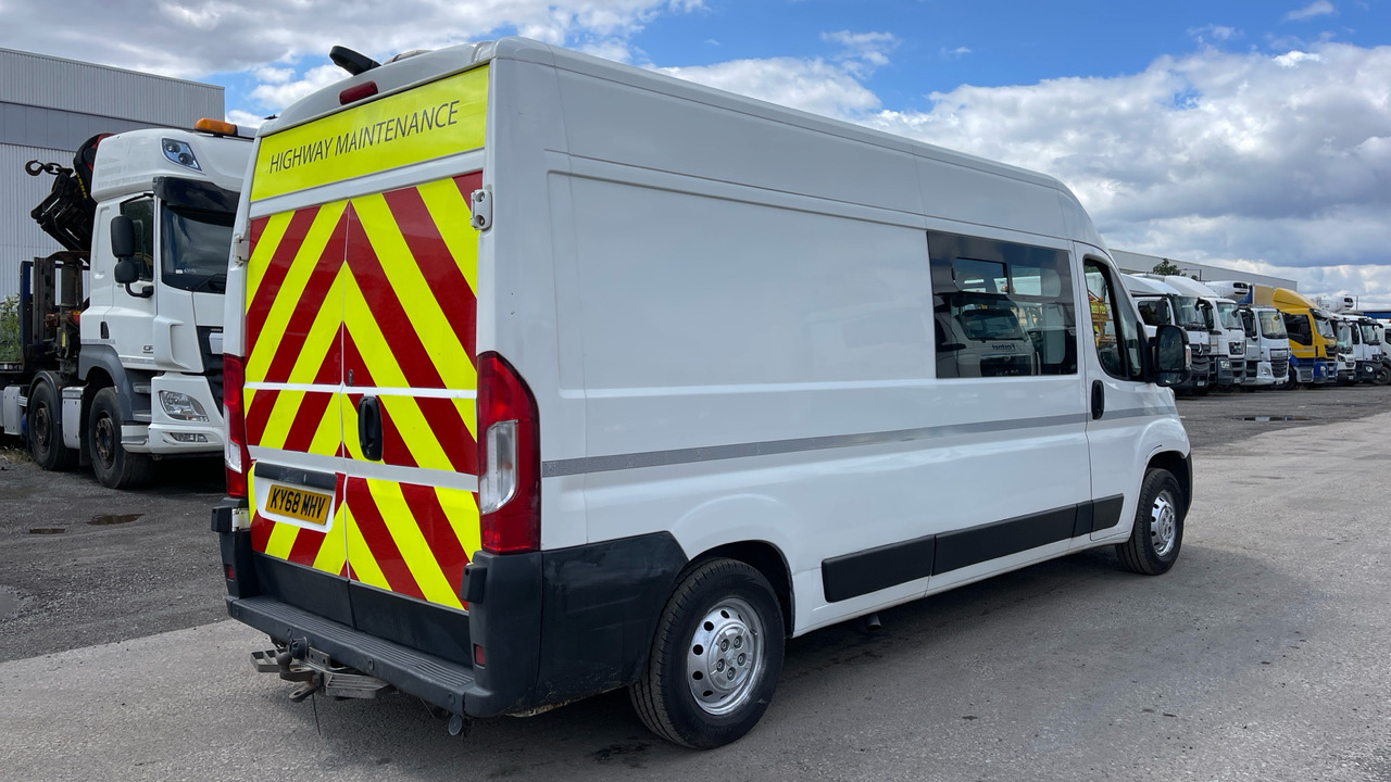 PEUGEOT BOXER 335 2.0 BLUEHDI PROFESSIONAL 130PS - الشاحنات الصغيرة كابينة مزدوجة: صورة 4 PEUGEOT BOXER 335 2.0 BLUEHDI PROFESSIONAL 130PS - الشاحنات الصغيرة كابينة مزدوجة: صورة 4
