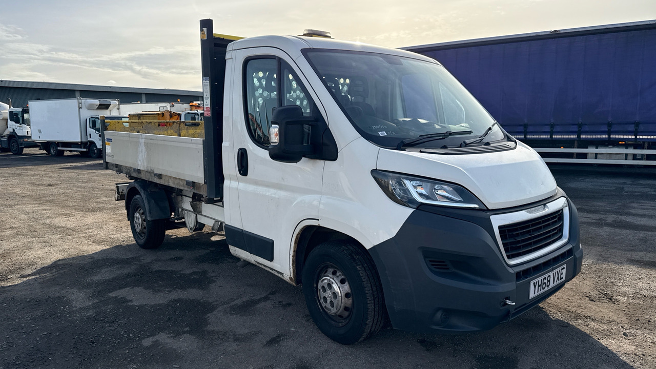 PEUGEOT BOXER 355 2.0 BlueHDi 130ps - قلاب صغير: صورة 2 PEUGEOT BOXER 355 2.0 BlueHDi 130ps - قلاب صغير: صورة 2