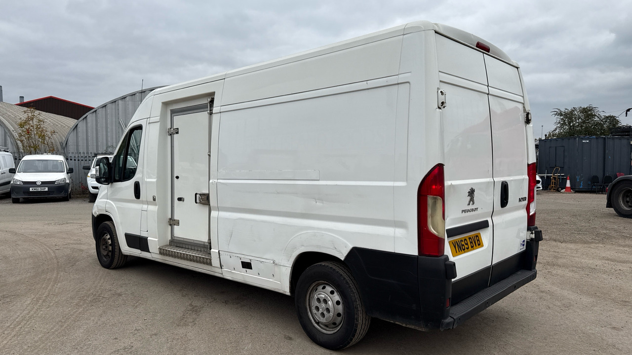 PEUGEOT BOXER 355 2.0 BlueHDi 130ps - شاحنة مُبرّدة للتوصيل: صورة 3 PEUGEOT BOXER 355 2.0 BlueHDi 130ps - شاحنة مُبرّدة للتوصيل: صورة 3