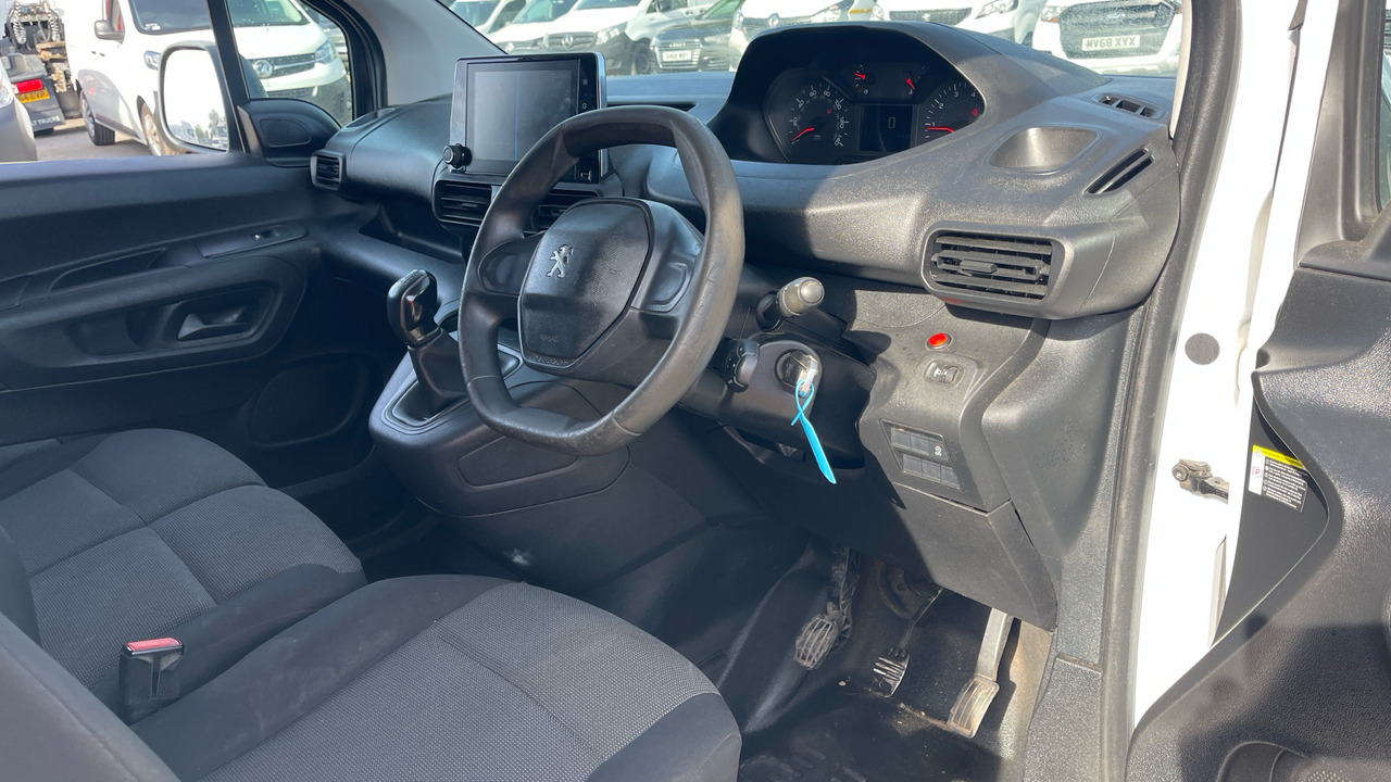 PEUGEOT PARTNER 1000 1.6 VLUEHDI PROFESSIONAL 100PS - فان المدمجة: صورة 5 PEUGEOT PARTNER 1000 1.6 VLUEHDI PROFESSIONAL 100PS - فان المدمجة: صورة 5
