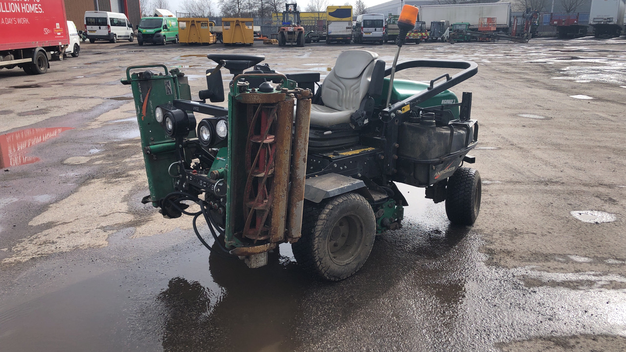 RANSOMES HIGHWAY 3 SPORT 200 LITE - جزازة أعشاب الحدائق: صورة 2 RANSOMES HIGHWAY 3 SPORT 200 LITE - جزازة أعشاب الحدائق: صورة 2