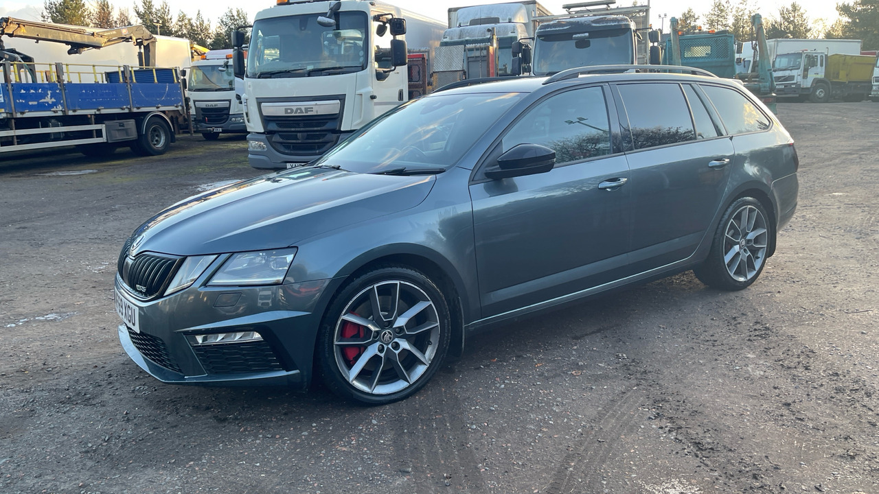 SKODA OCTAVIA 245 2.0 TSI - سيارة ستيشن: صورة 2 SKODA OCTAVIA 245 2.0 TSI - سيارة ستيشن: صورة 2