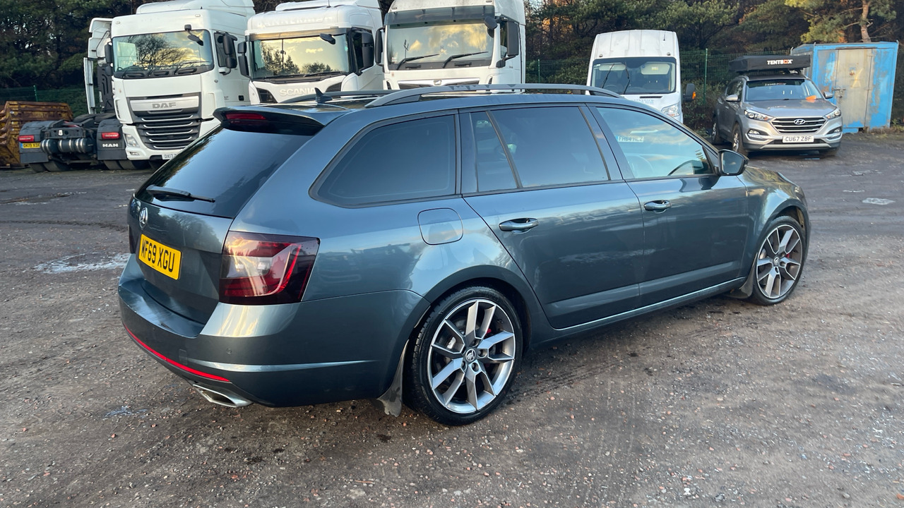 SKODA OCTAVIA 245 2.0 TSI - سيارة ستيشن: صورة 4 SKODA OCTAVIA 245 2.0 TSI - سيارة ستيشن: صورة 4