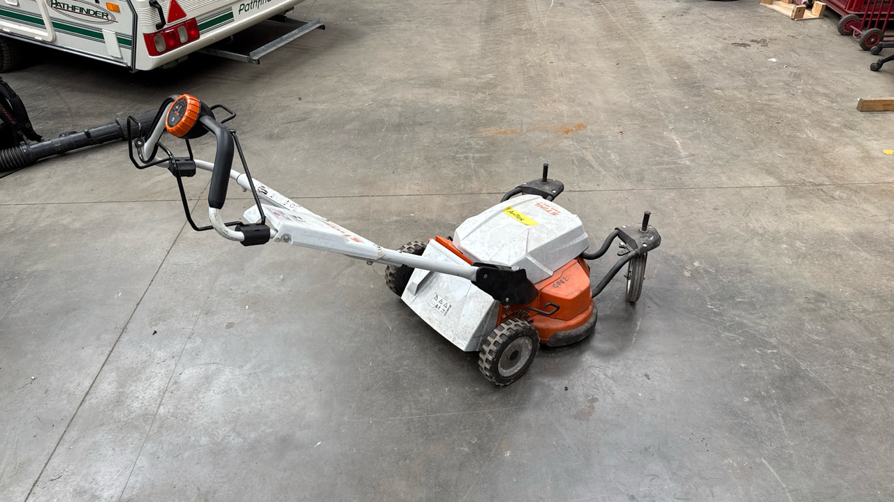STIHL BR500 BACK PACK LEAF BLOWER - معدات البناء: صورة 1 STIHL BR500 BACK PACK LEAF BLOWER - معدات البناء: صورة 1