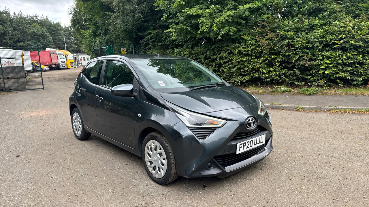 Toyota Aygo 1.0 VVT-i X-Play 5dr - هاتشباك: صورة 1 Toyota Aygo 1.0 VVT-i X-Play 5dr - هاتشباك: صورة 1