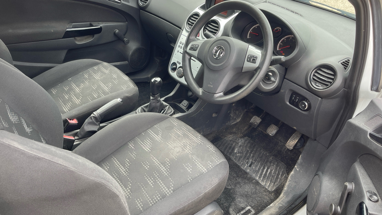 VAUXHALL CORSA 1.3 CDTI - سيارة: صورة 5 VAUXHALL CORSA 1.3 CDTI - سيارة: صورة 5