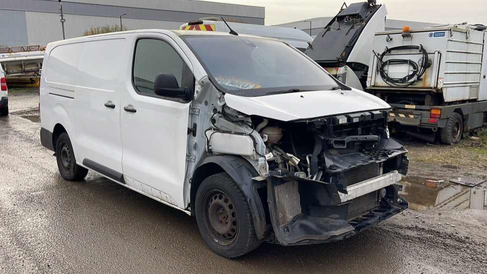 VAUXHALL VIVARO 3100 2.0D DYNAMIC 120PS - فان المدمجة: صورة 4 VAUXHALL VIVARO 3100 2.0D DYNAMIC 120PS - فان المدمجة: صورة 4
