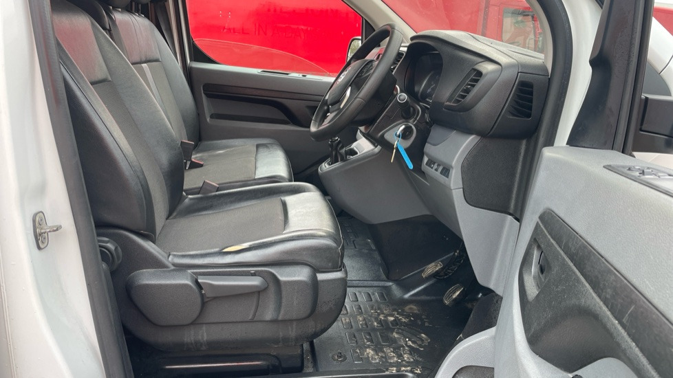 VAUXHALL VIVARO 3100 2.0d 120PS Dynamic H1 Van - فان: صورة 5 VAUXHALL VIVARO 3100 2.0d 120PS Dynamic H1 Van - فان: صورة 5