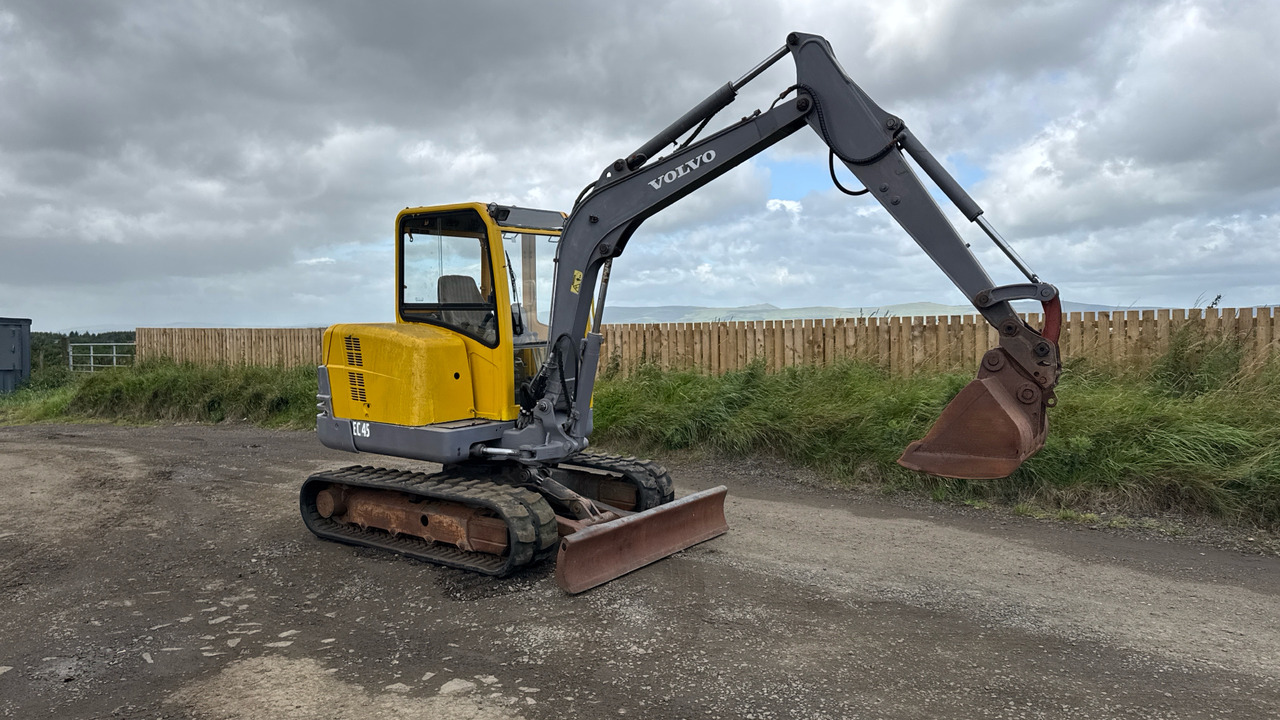 VOLVO EC45 - معدات البناء: صورة 1 VOLVO EC45 - معدات البناء: صورة 1