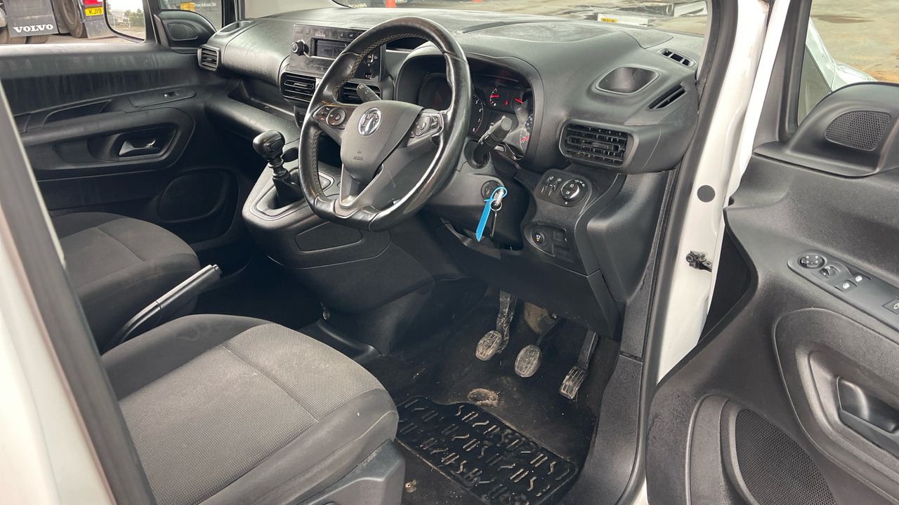 Vauxhall Combo Cargo 2300 1.5 TURBO D 100PS - فان المدمجة: صورة 5 Vauxhall Combo Cargo 2300 1.5 TURBO D 100PS - فان المدمجة: صورة 5