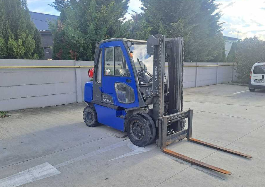 Nissan UG1D2E700683 - رافعة شوكية تعمل بالغاز: صورة 3 Nissan UG1D2E700683 - رافعة شوكية تعمل بالغاز: صورة 3