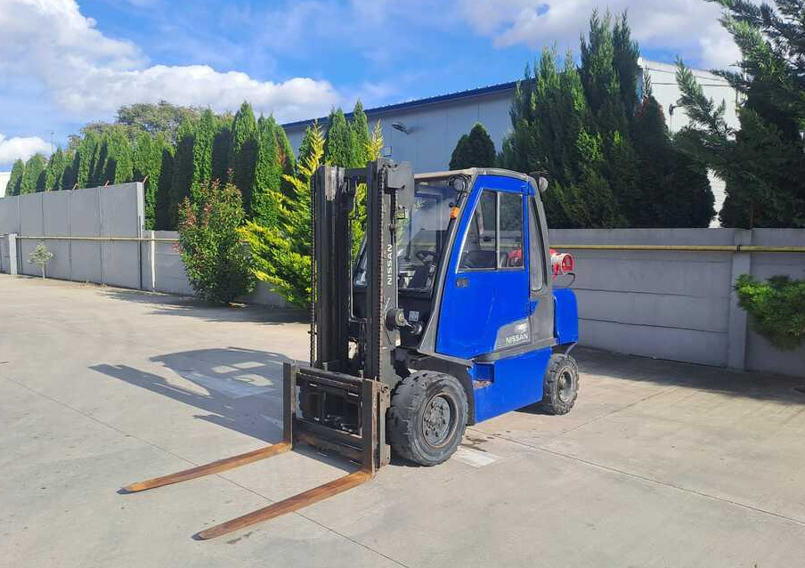 Nissan UG1D2E700683 - رافعة شوكية تعمل بالغاز: صورة 2 Nissan UG1D2E700683 - رافعة شوكية تعمل بالغاز: صورة 2