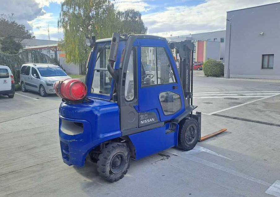 Nissan UG1D2E700683 - رافعة شوكية تعمل بالغاز: صورة 4 Nissan UG1D2E700683 - رافعة شوكية تعمل بالغاز: صورة 4