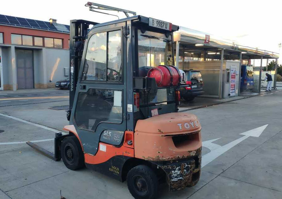 Toyota 7FGF25 - رافعة شوكية تعمل بالغاز: صورة 2 Toyota 7FGF25 - رافعة شوكية تعمل بالغاز: صورة 2