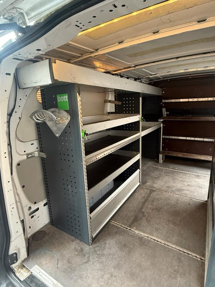 Fahrzeugeinrichtung ( Regale ) Mercedes Vito - قطع غيار - شاحنة: صورة 4 Fahrzeugeinrichtung ( Regale ) Mercedes Vito - قطع غيار - شاحنة: صورة 4