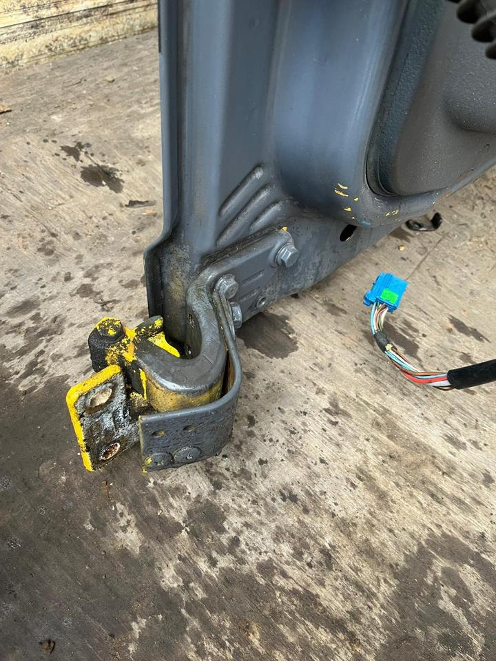 IVECO Stralis 450 Beifahrertür Tür rechts, Spiegel & Verkleidung - باب و قطع الغيار - شاحنة: صورة 5 IVECO Stralis 450 Beifahrertür Tür rechts, Spiegel & Verkleidung - باب و قطع الغيار - شاحنة: صورة 5