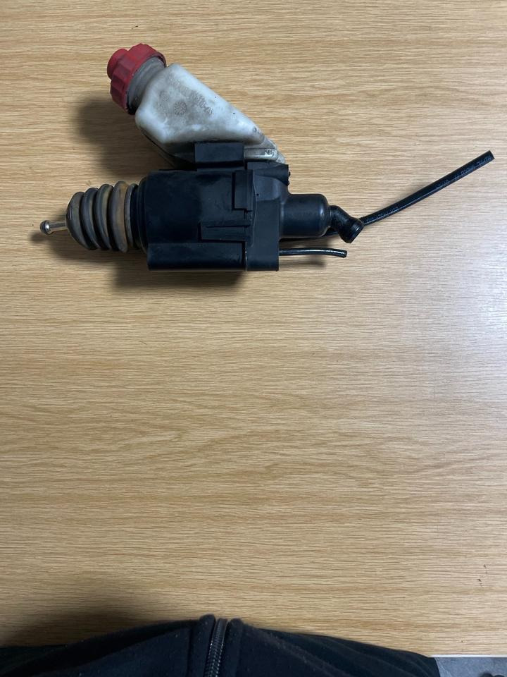 MAN Geberzylinder Kopplung WABCO 81.307006019 - اسطوانه القابض - شاحنة: صورة 1 MAN Geberzylinder Kopplung WABCO 81.307006019 - اسطوانه القابض - شاحنة: صورة 1