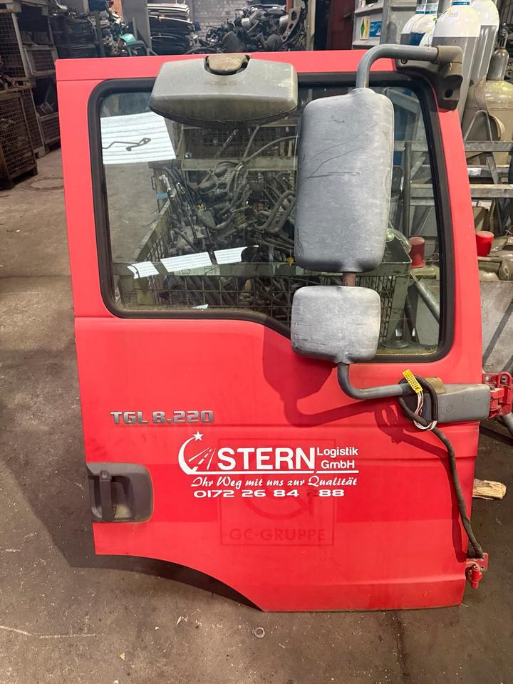 MAN TGL Beifahrertür Rot Spiegel Innenverkleidung - باب و قطع الغيار - شاحنة: صورة 1 MAN TGL Beifahrertür Rot Spiegel Innenverkleidung - باب و قطع الغيار - شاحنة: صورة 1